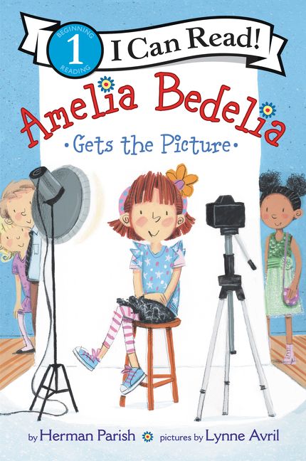 Book cover of amelia bedelia gets the picture