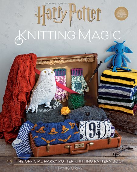 Cover image for Harry Potter: Knitting Magic: The official Harry Potter knitting pattern book - Tanis Gray